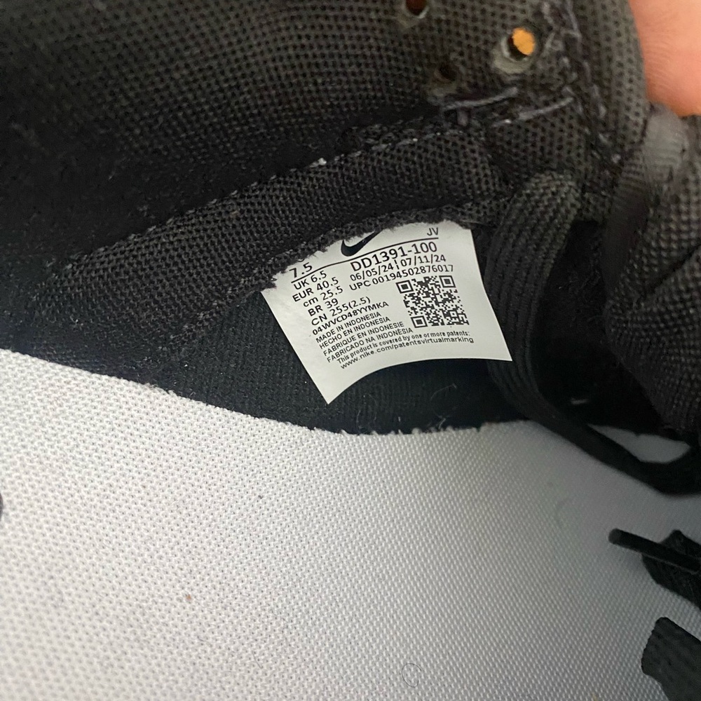 Nike Dunks Black and White Sneakers - Picture 4 of 6